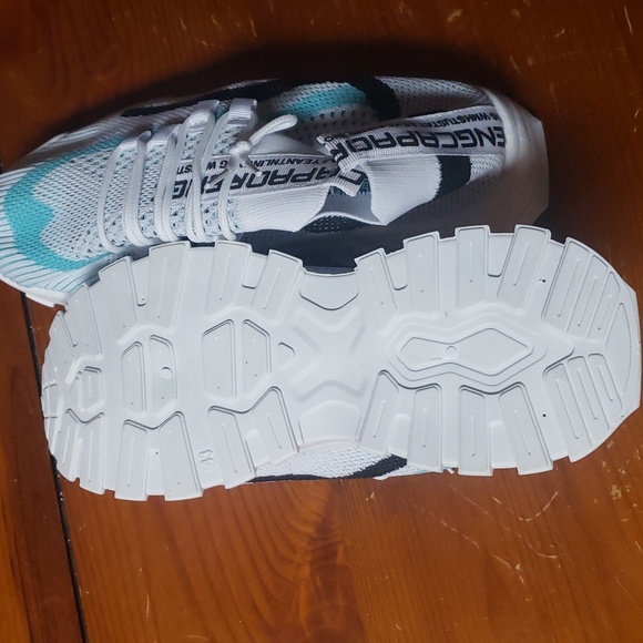 Off brand sneakers - Picture 2 of 4